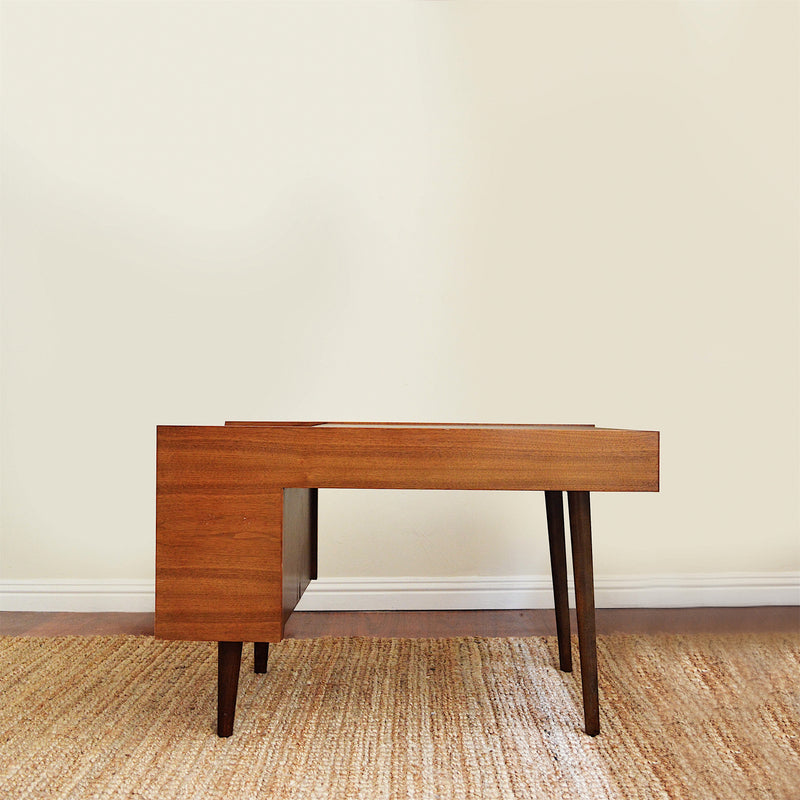 Walnut wood side tables by Milo Baughman for Glenn of California side view
