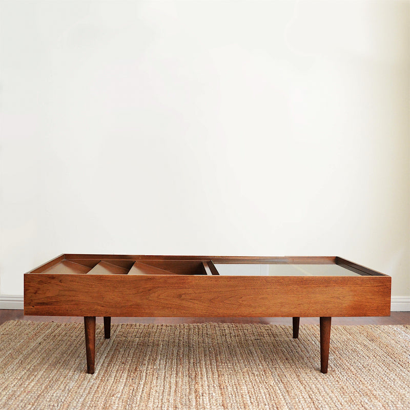 Walnut wood coffee table designed by Milo Baughman for Glenn of California