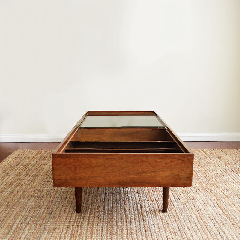 Walnut wood coffee table designed by Milo Baughman for Glenn of California